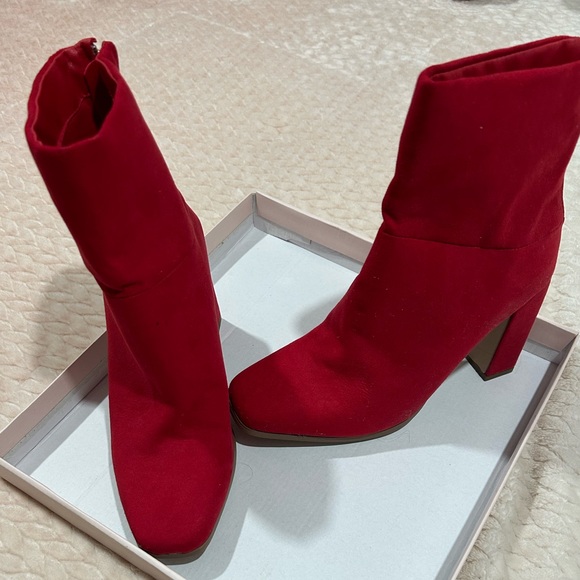 Red boot - Picture 4 of 4